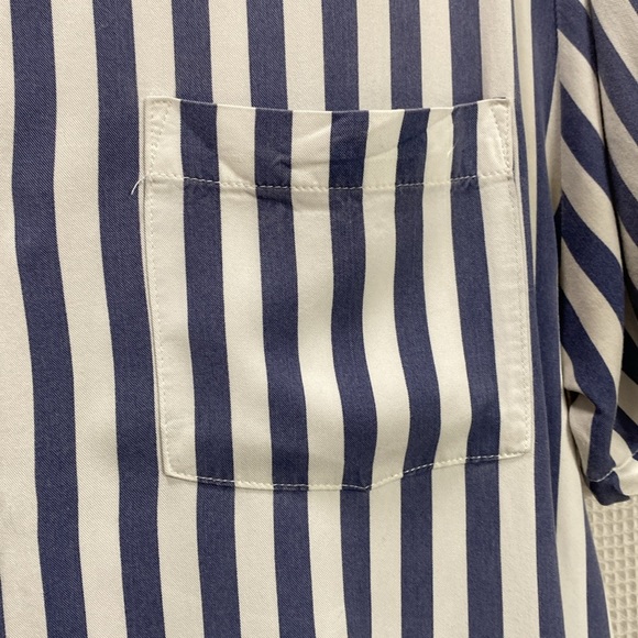 Onia Striped cabana shirt Size M blue and white short sleeve soft cotton/rayon - Picture 3 of 9